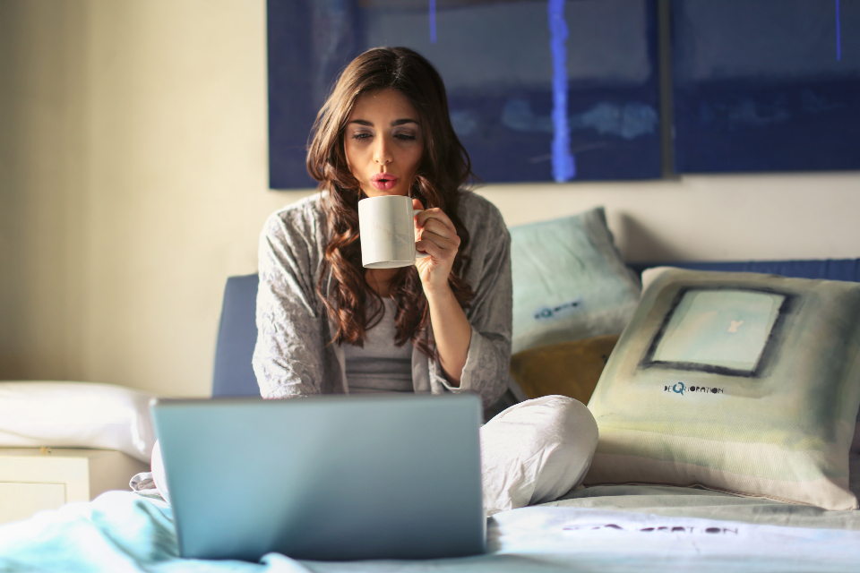 Why Live Shopping Feels More Addictive Than Regular Ecommerce